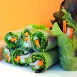 สลัดโรลไส้ยำสาหร่ายญี่ปุ่น