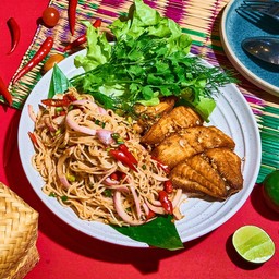 ขนมจีนปลาแกะ SPICY MINCED FRIED CATFISH   WITH THAI RICE NOODLE