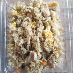 ข้าวผัดใส่ไข่ หมูชิ้น
