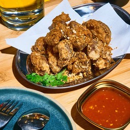 ไส้ทอดกระเทียม  DEEP FRIED PORK INTESTINES