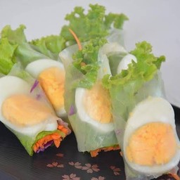 สลัดโรลไส้ไข่ต้ม