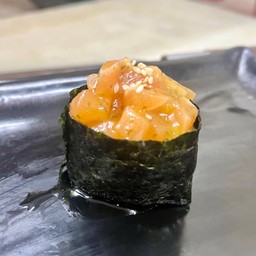 Sushi Salmon Garlic 4 Pcs..
