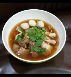 ก๋วยเตี๋ยวหมู น้ำข้นหมูตุ๋น พิเศษสุด ทุกอย่าง (มาม่า)