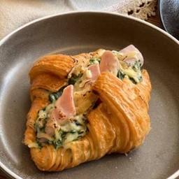 Creamy Spinach H/C Croissant