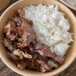 ข้าวราดผัดกระเทียม