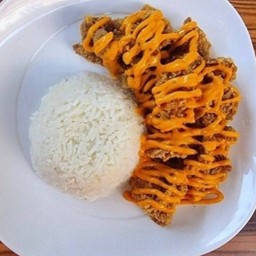 ข้าวไก่กรอบซอสพิซซ่าชีส