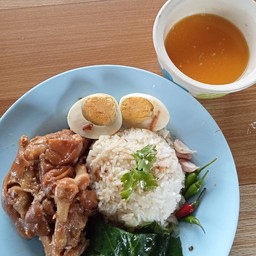 ข้าวขาหมูริมบ่อ