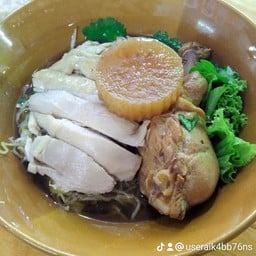 ก๋วยเตี๋ยว ไก่ต้ม ไก่ตุ๋น น้ำข้น