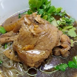 ก๋วยเตี๋ยวไก่ตุ๋น1ชิ้น