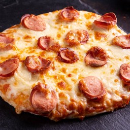 พิซซ่าไส้กรอกรมควัน ถาดใหญ่ 9 นิ้ว