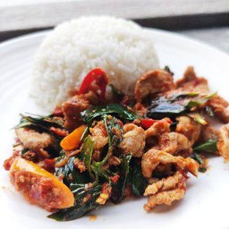 ข้าวราดผัดพริกแกง