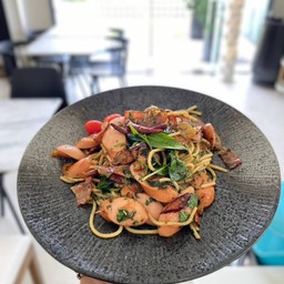 สปาเก็ตตี้ไส้กรอกผัดพริกแห้ง