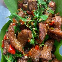 ผัดกระเพราหมูเค็ม(กับข้าว)