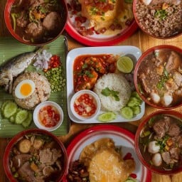เส้นกับข้าว (เตี๋ยวอัฐ) หลังตึกชิณวัตร
