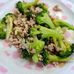 ข้าวบล็อกโคลี่หมูสับ