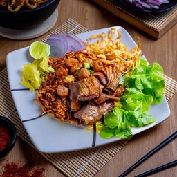 ข้าวซอยคั่วแห้งเนื้อตุ๋นลำไย