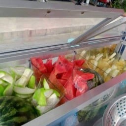 ร้านผลไม้สด ปลอกพร้อมทาน