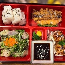 เบนโตะหมูทอดทงคัตซึ + ซุปมิโซะ