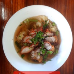 เกี้ยวหมูแดงหมูกรอบ