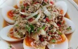 ยำไข่ต้มหมูสับ ไข่3ฟองครัวน้อยใช้เบอร์0เด้อจ้า