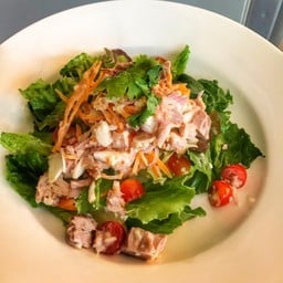 ทูน่าสลัด