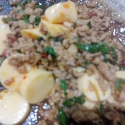 กะเพราเต้าหู้หมูสับเป็นกับข้าว