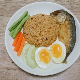 ข้าวผัดน้ำปลาร้า