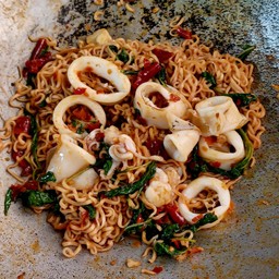 กระเพรามาม่าหมึก