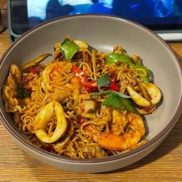 มาม่าผัดขี้เมาทะเล