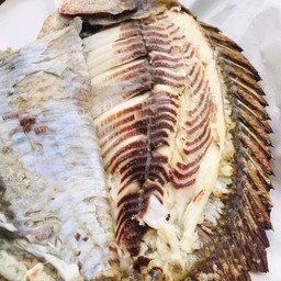 ปลาไซร้1โล2ขีด และน้ำจิ้ม2อย่าง