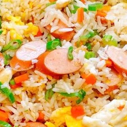ข้าวผัดใส้กรอก