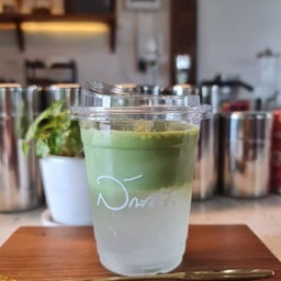 มัทฉะมะพร้าวลาเต้(มีนม) Coconut  matcha latte