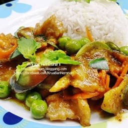 ข้าวพริกแกงสามชั้นสะตอ