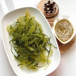 สาหร่ายพวงองุ่น 100กรัม +ซีฟู้ด