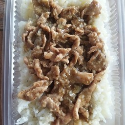 ไก่กระเทียม ราดข้าว