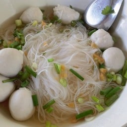 เจ๊รัตน์ก๋วยเตี๋ยวน้ำใส