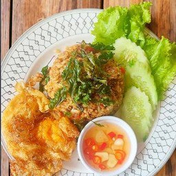 ข้าวผัดกระเพราคลุก+ไข่ดาวกร๊อบบบบ...กรอบบบ...