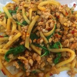 กระเพราหน่อไม้เส้นราดข้าว