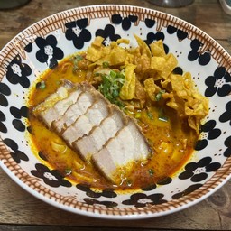 ข้าวซอยหมูกรอบ