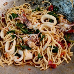 กระเพรา สปาเก็ตตี้หมึก