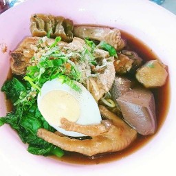 ก๋วยเตี๋ยวไก่มะระบุฟเฟ่ต์เมืองรถม้า 59 สาขา1หลังโลตัสถนนบันเทิงร้านเดียวกันกับร้านลาบเลียบคลอง
