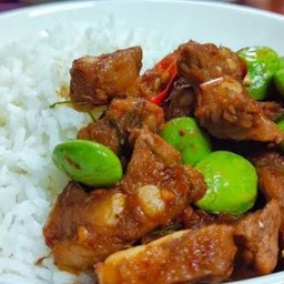 ข้าวพริกแกงหมูชิ้นสะตอ