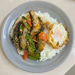 ข้าวกระเพราปลากระป๋อง