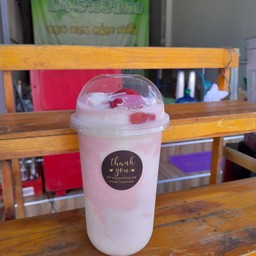 สตอเบอร์รี่ปั่นโยเกิร์ต