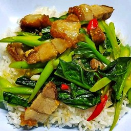 ข้าวคะน้าหมูกรอบ