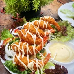 สลัดกุ้งกรอบ