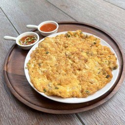 ไข่เจียว (กับข้าว) พร้อมน้ำซุป (Thai Omelette)