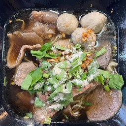 ก๋วยเตี๋ยวเนื้อรวม(พิเศษ)
