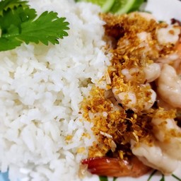 กุ้งกระเทียม ราดข้าวหอมมะลินุ่มๆ