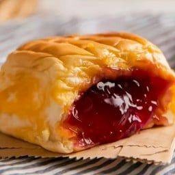 ปังไส้สตอเบอรี่